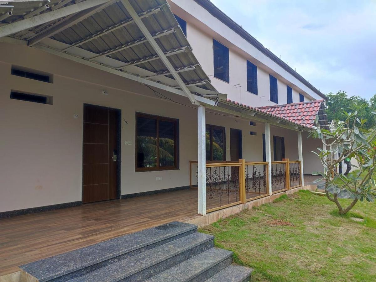 Sterling Banashree Badami Otel Dış mekan fotoğraf