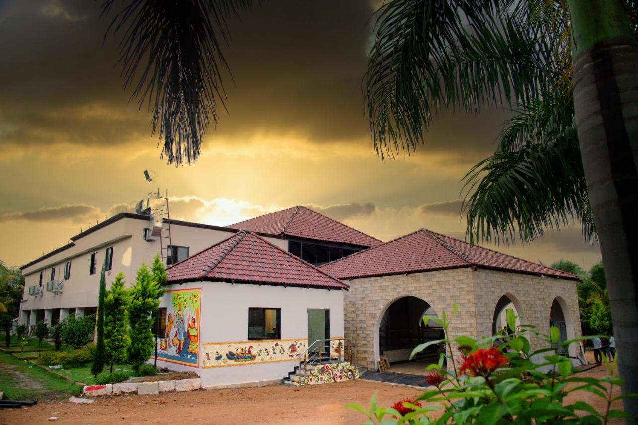 Sterling Banashree Badami Otel Dış mekan fotoğraf