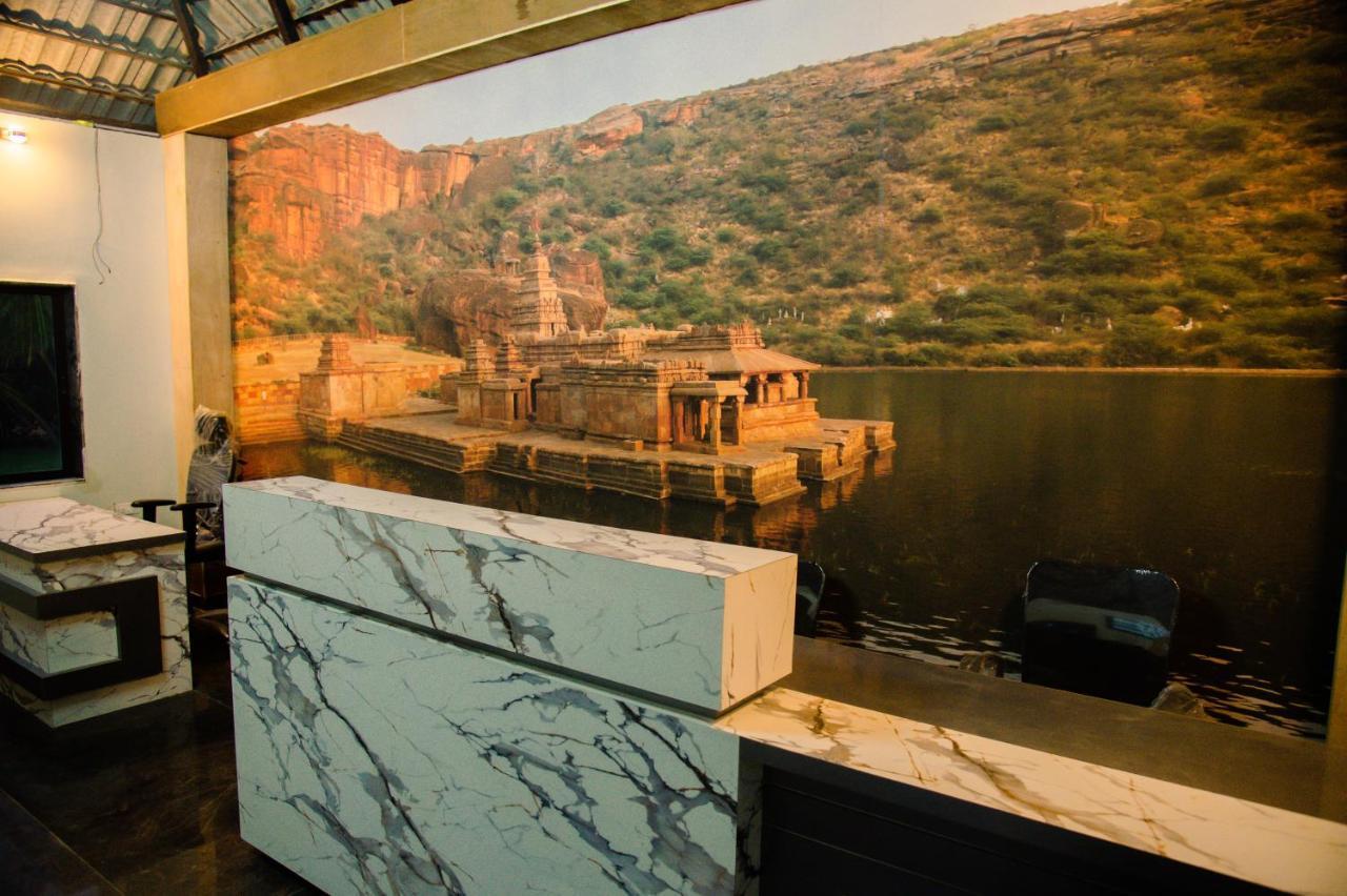 Sterling Banashree Badami Otel Dış mekan fotoğraf