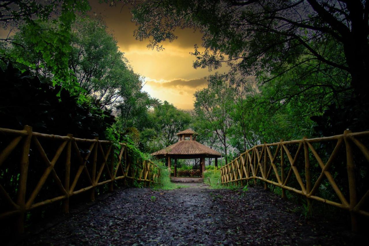 Sterling Banashree Badami Otel Dış mekan fotoğraf