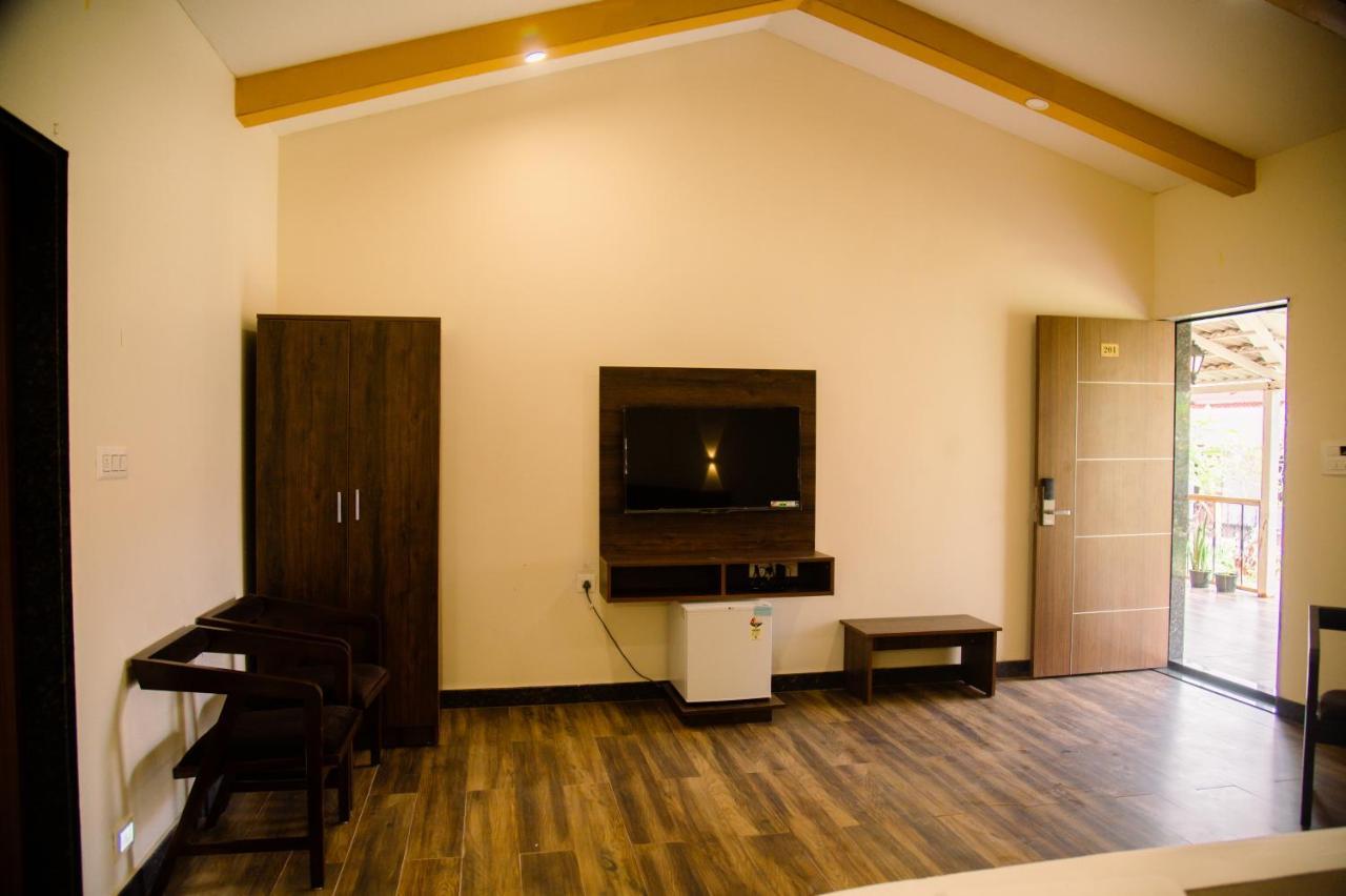 Sterling Banashree Badami Otel Dış mekan fotoğraf
