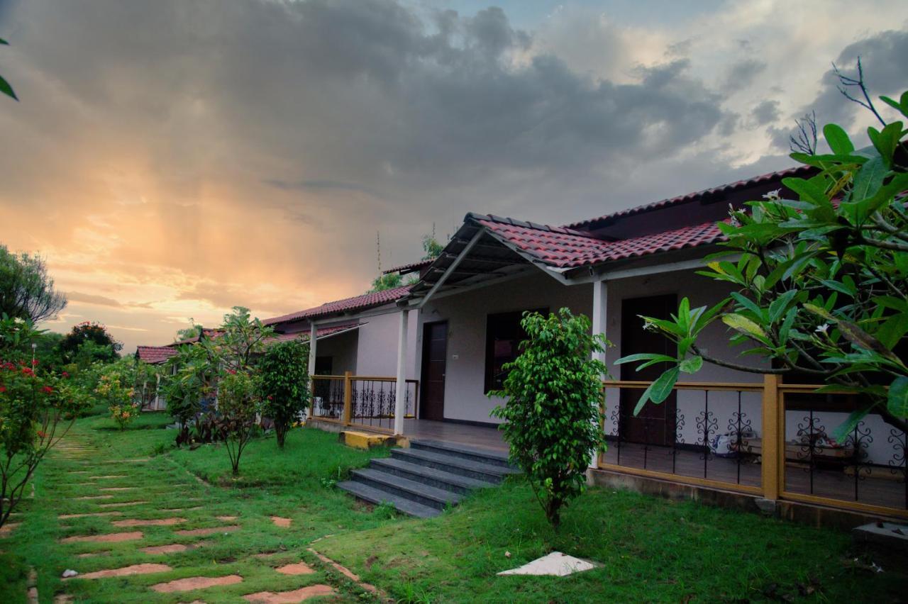 Sterling Banashree Badami Otel Dış mekan fotoğraf