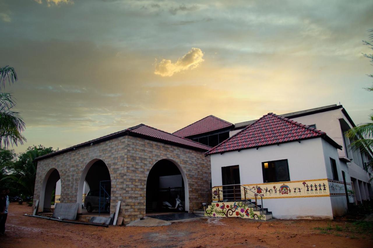 Sterling Banashree Badami Otel Dış mekan fotoğraf