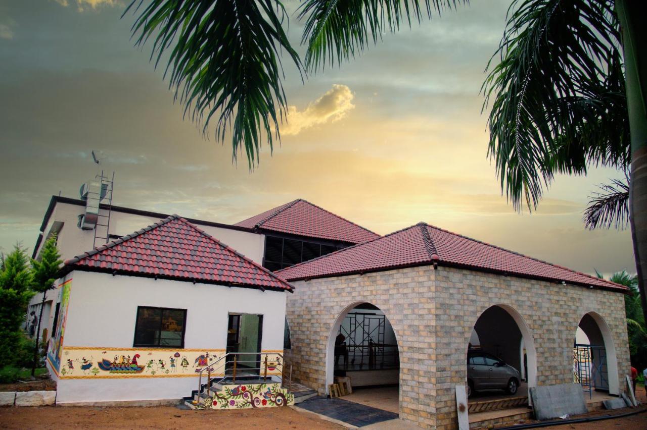 Sterling Banashree Badami Otel Dış mekan fotoğraf