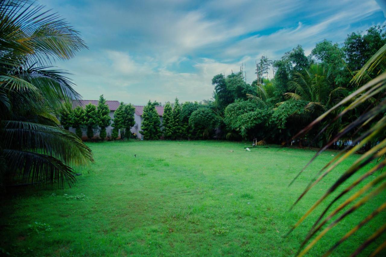 Sterling Banashree Badami Otel Dış mekan fotoğraf