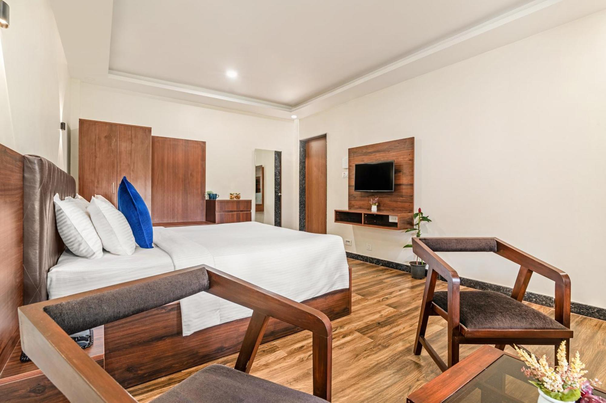 Sterling Banashree Badami Otel Dış mekan fotoğraf