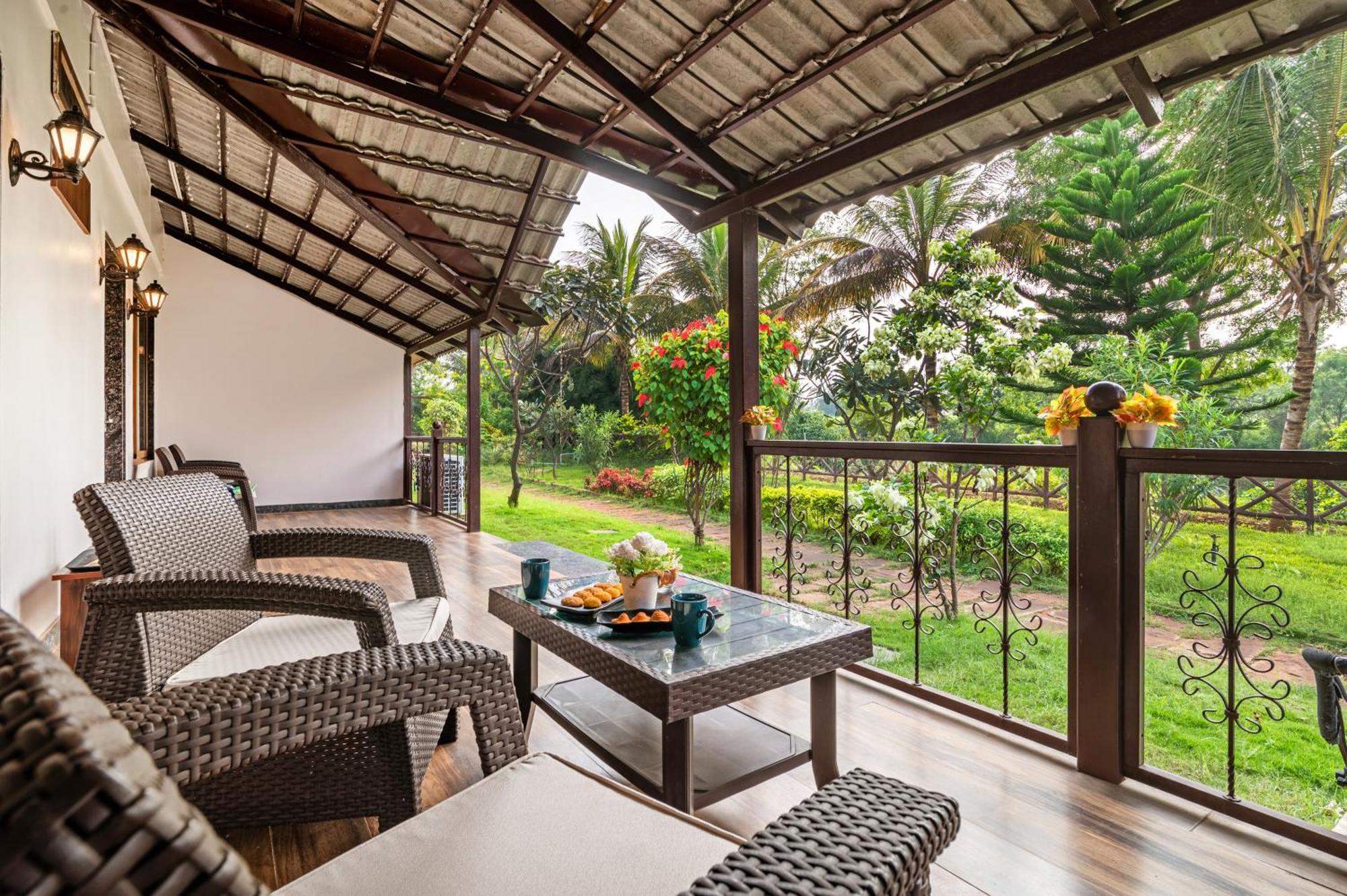 Sterling Banashree Badami Otel Dış mekan fotoğraf