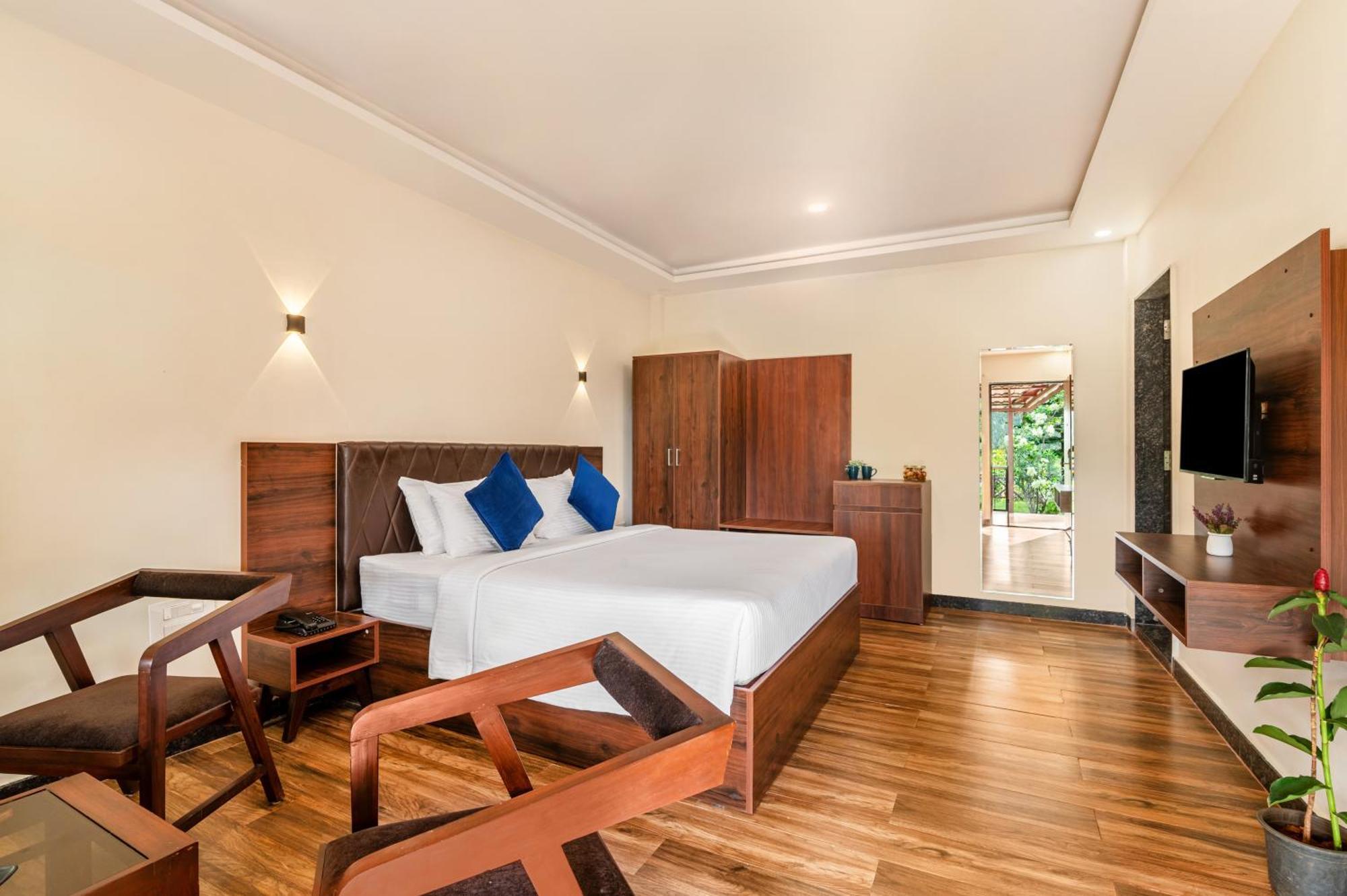 Sterling Banashree Badami Otel Dış mekan fotoğraf