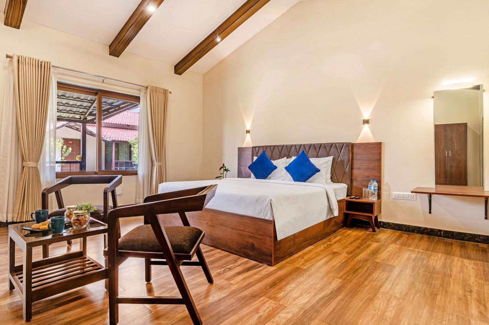 Sterling Banashree Badami Otel Dış mekan fotoğraf