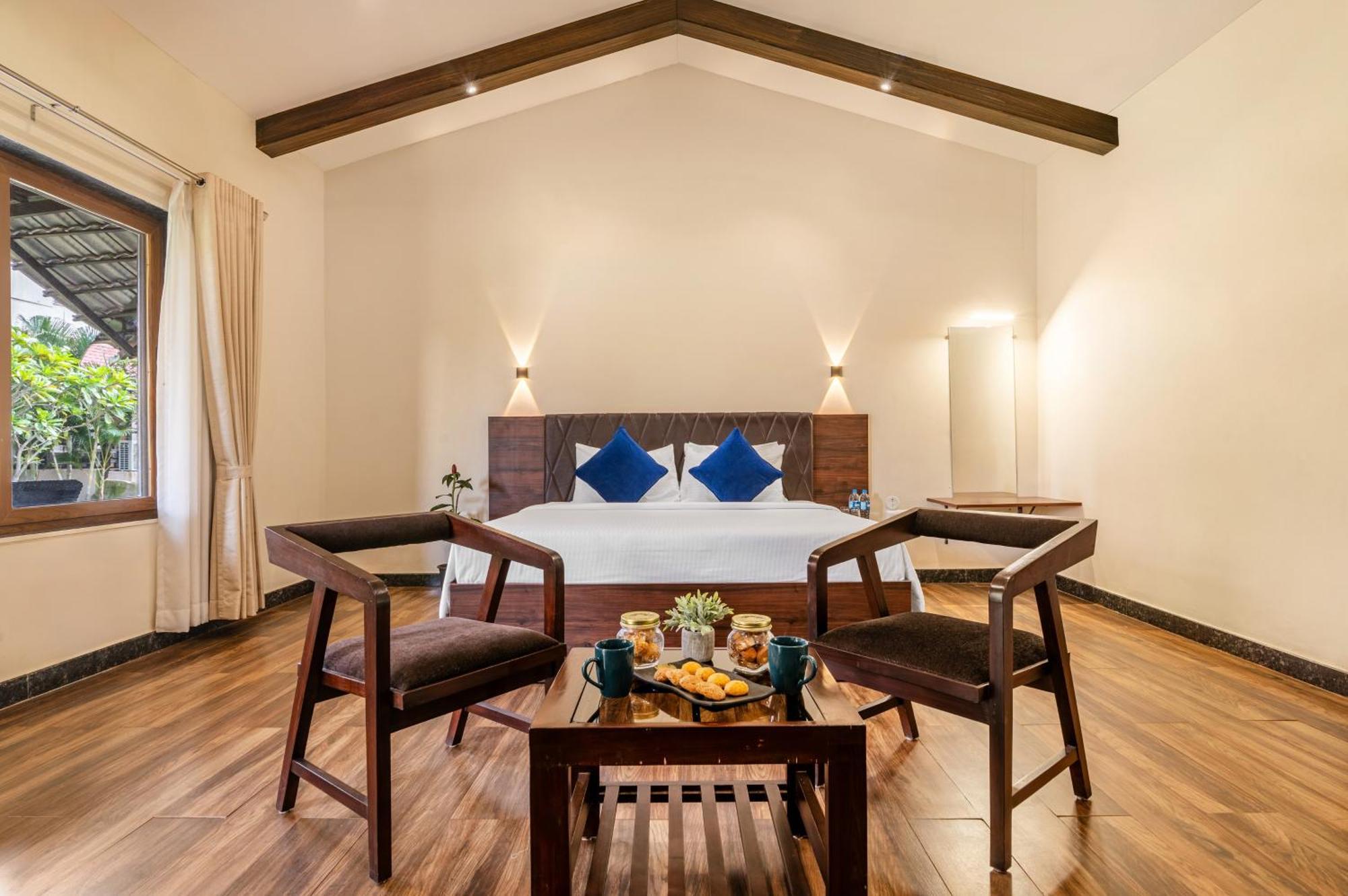 Sterling Banashree Badami Otel Dış mekan fotoğraf