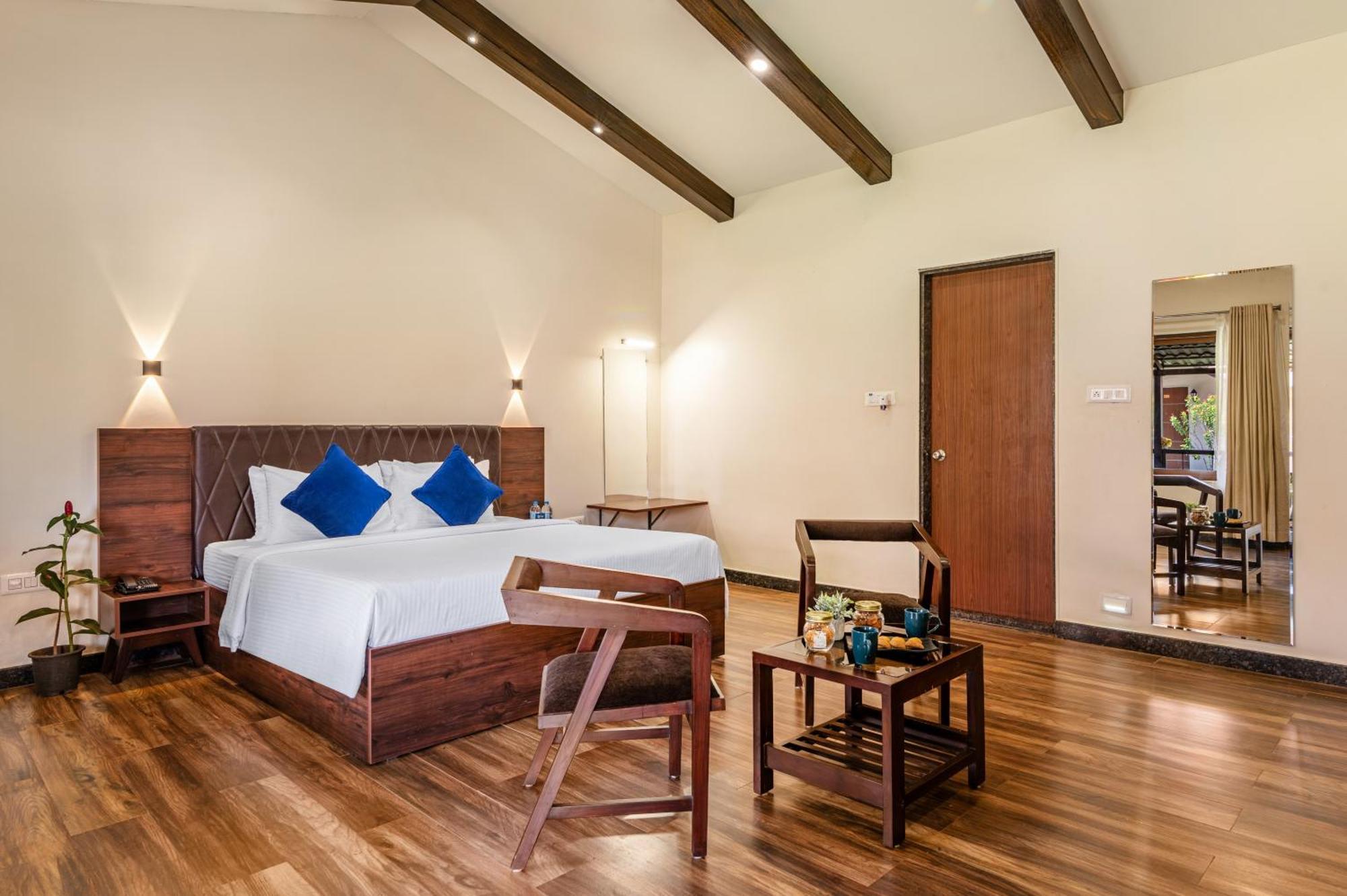 Sterling Banashree Badami Otel Dış mekan fotoğraf