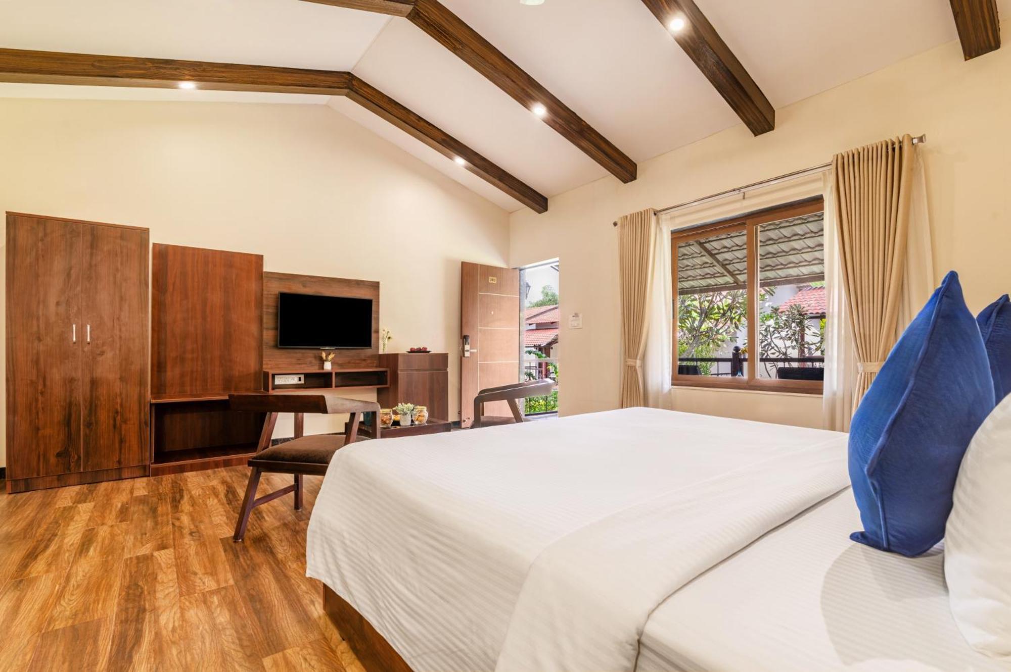 Sterling Banashree Badami Otel Dış mekan fotoğraf