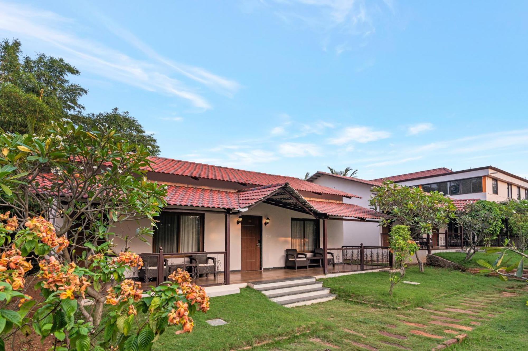 Sterling Banashree Badami Otel Dış mekan fotoğraf