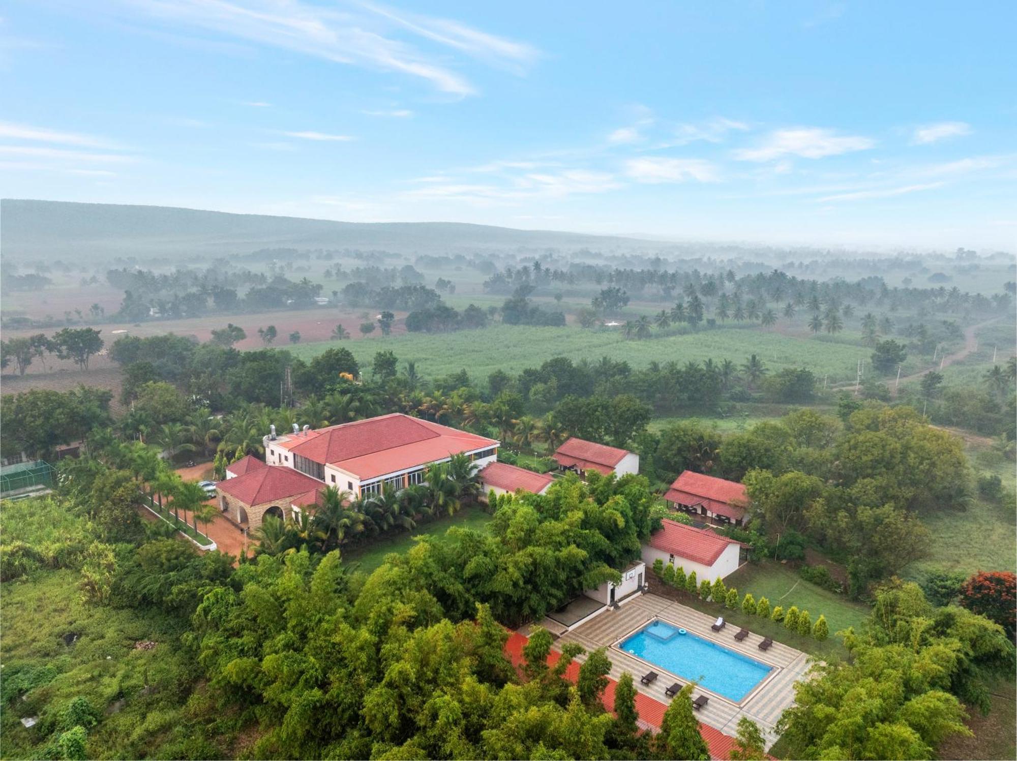 Sterling Banashree Badami Otel Dış mekan fotoğraf