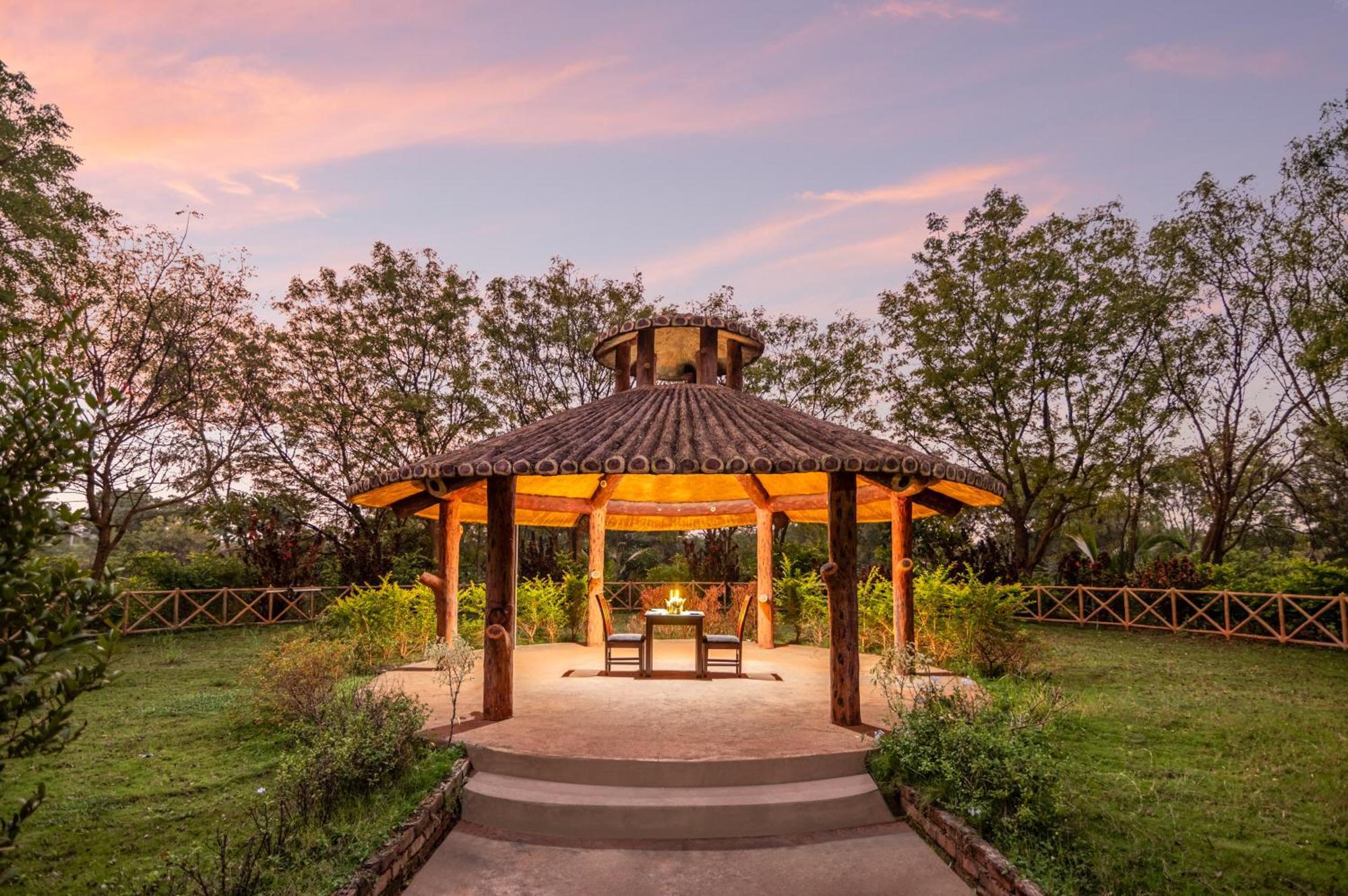 Sterling Banashree Badami Otel Dış mekan fotoğraf
