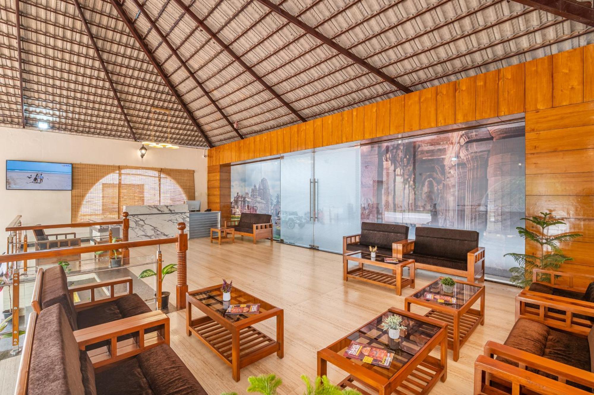 Sterling Banashree Badami Otel Dış mekan fotoğraf