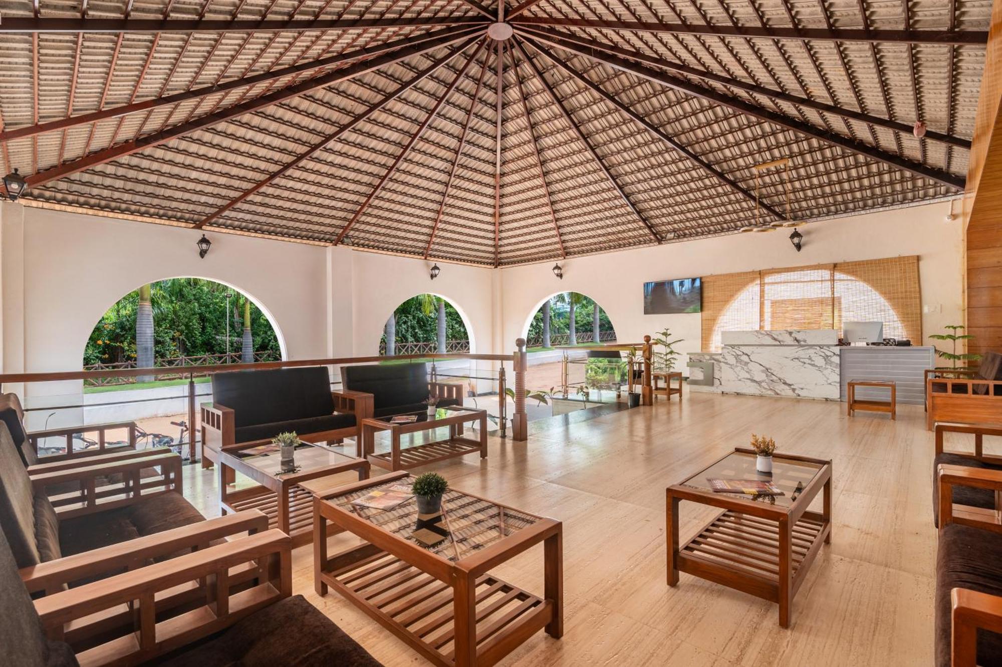 Sterling Banashree Badami Otel Dış mekan fotoğraf